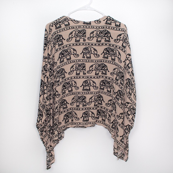 Patterned Animal Shawl - Picture 4 of 4